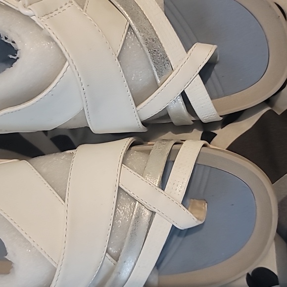 Bare Traps Sandals - Picture 5 of 5